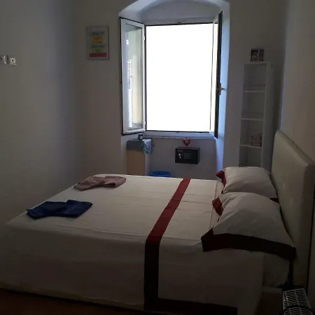 P&g. Colline, Mare, Relax